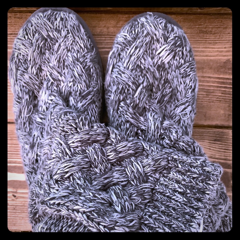 Women’s US 7 grey sweater Uggs with ties